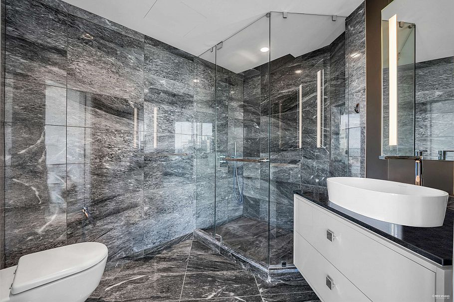 2305 1151 W Georgia Street Vancouver, BC - 2
