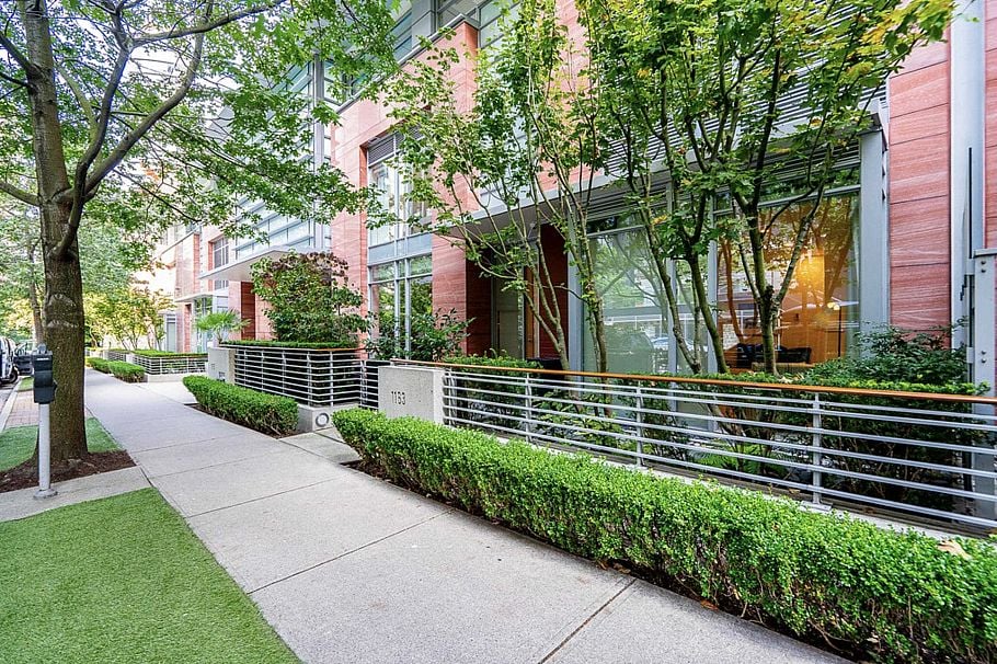 1163 W Cordova Street Vancouver, BC - 1