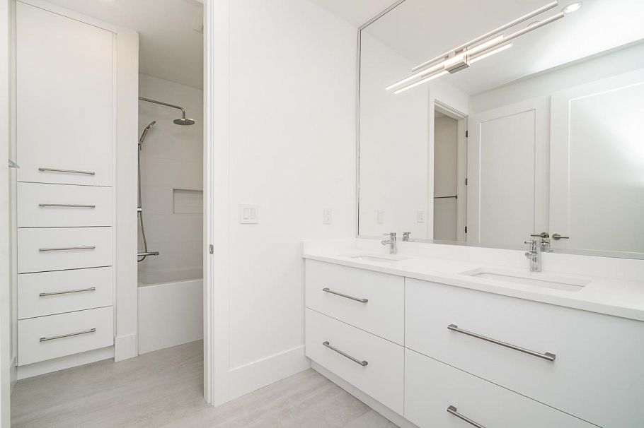 1 5061 Blenheim Street Vancouver, BC - 32