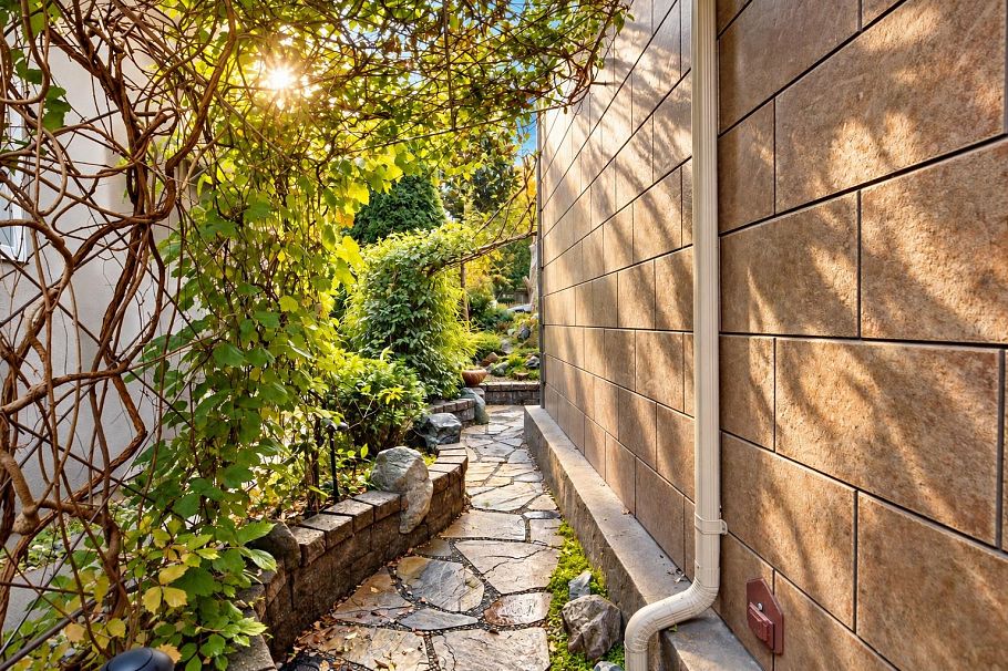 368 E 33rd Avenue Vancouver, BC - 5