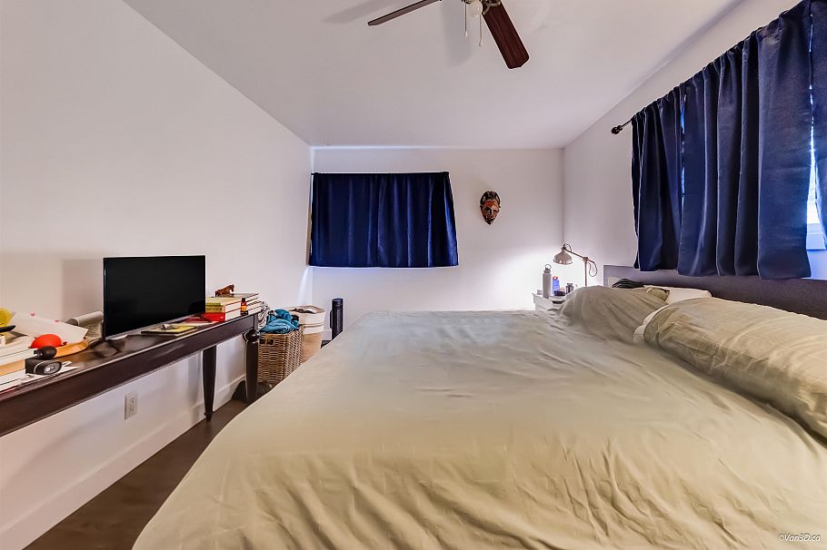 1536 Bond Street North Vancouver, BC - 16