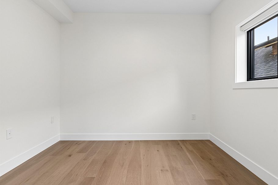1 878 E 37th Avenue Vancouver, BC - 14