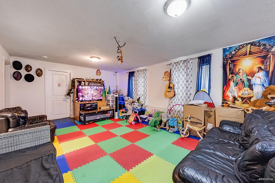 1536 Bond Street North Vancouver, BC - 21