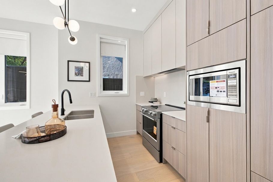 1 3185 Graveley Street Vancouver, BC - 16