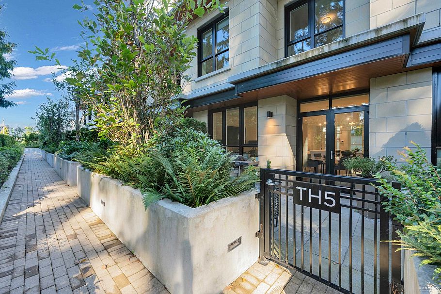 TH-5 5410 Shortcut Road Vancouver, BC - 3
