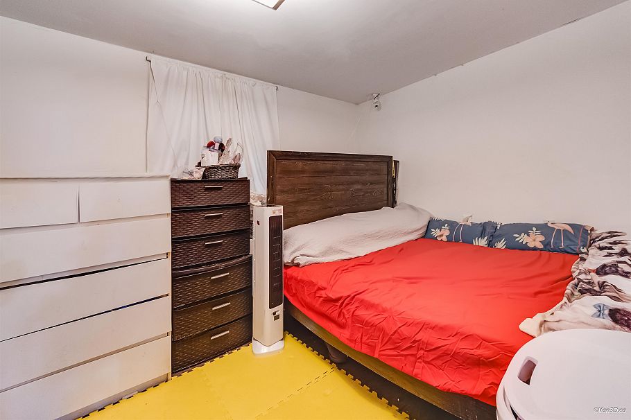 1536 Bond Street North Vancouver, BC - 22