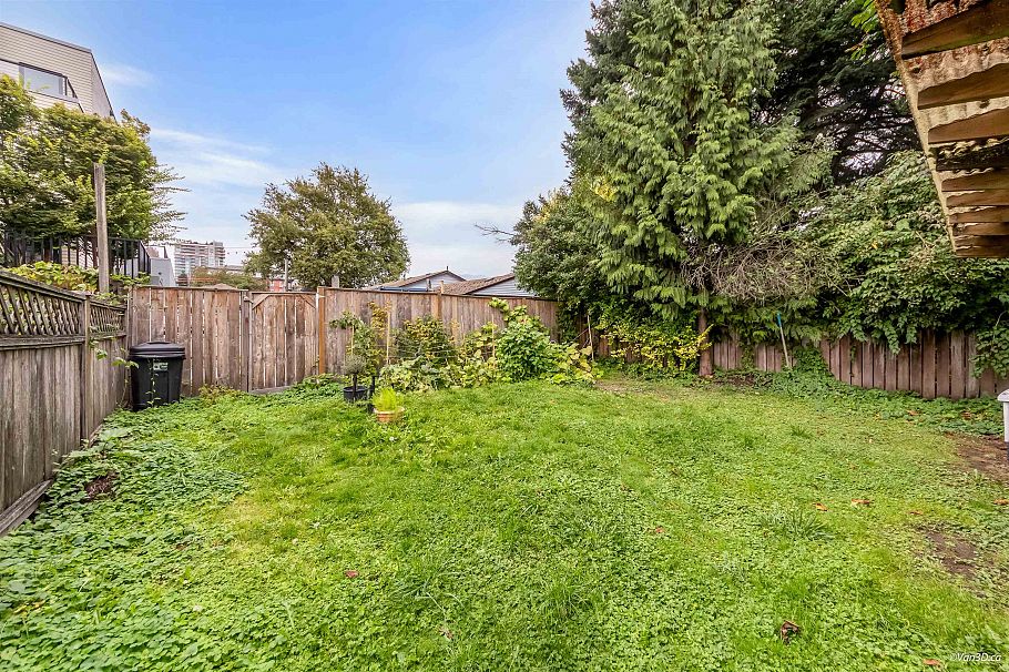 1542 Bond Street North Vancouver, BC - 13