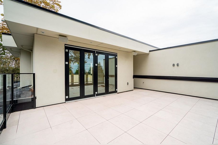 1 5061 Blenheim Street Vancouver, BC - 10