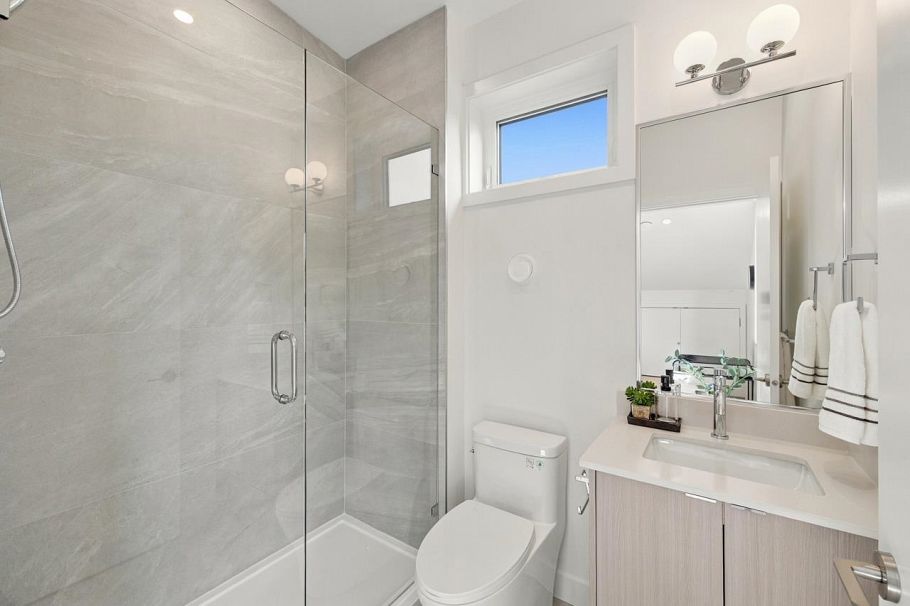1 3185 Graveley Street Vancouver, BC - 31