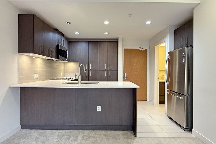 607 5983 Gray Avenue Vancouver, BC - 3