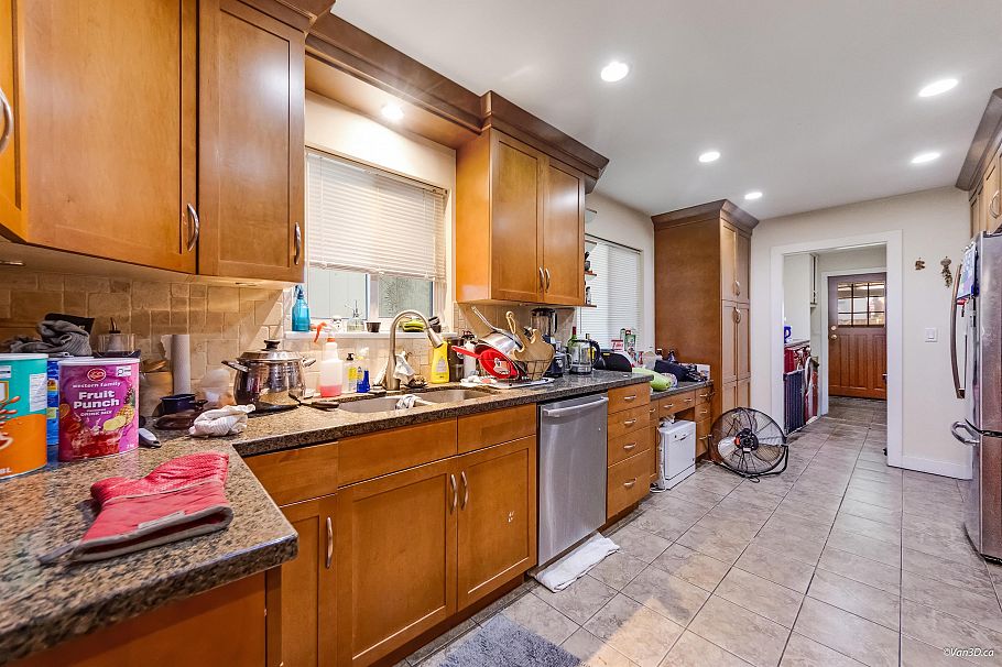 1542 Bond Street North Vancouver, BC - 4