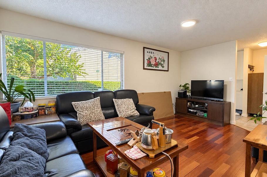 29 3417 E 49th Avenue Vancouver, BC - 4