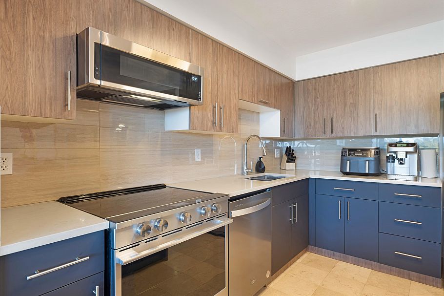 803 1327 E Keith Road North Vancouver, BC - 4