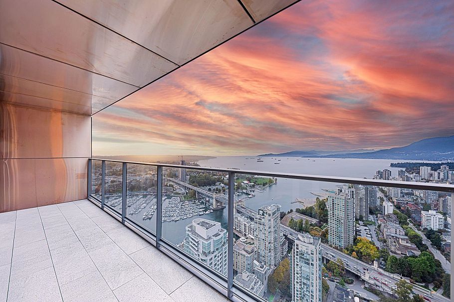 5702 1480 Howe Street Vancouver, BC - 3