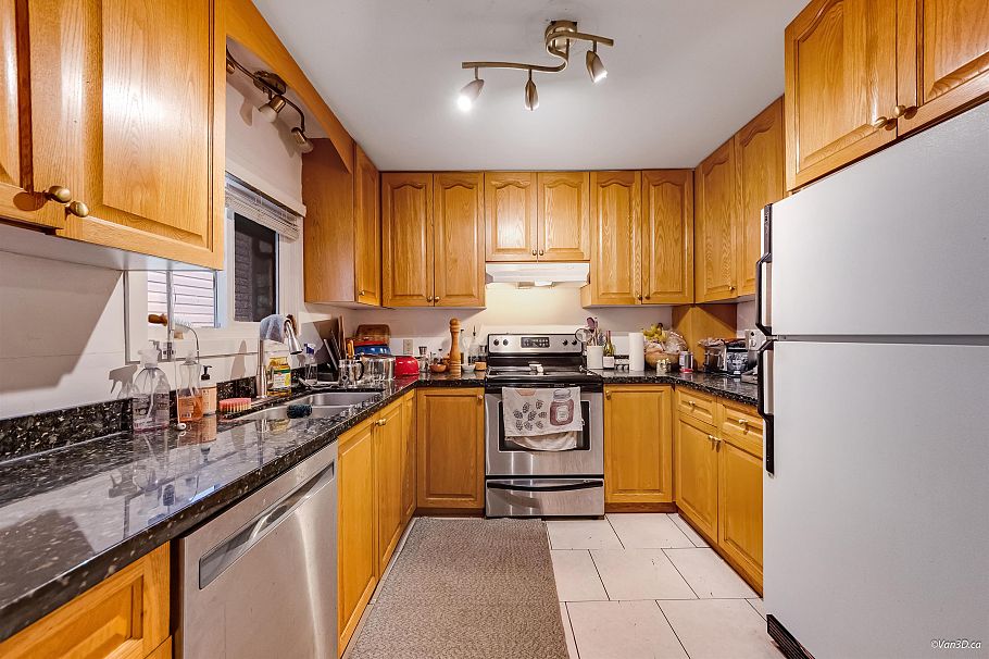 1536 Bond Street North Vancouver, BC - 9