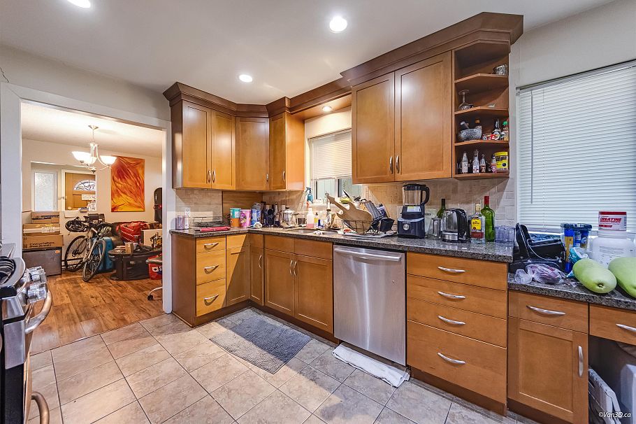 1542 Bond Street North Vancouver, BC - 6