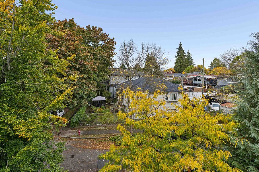 1 878 E 37th Avenue Vancouver, BC - 31