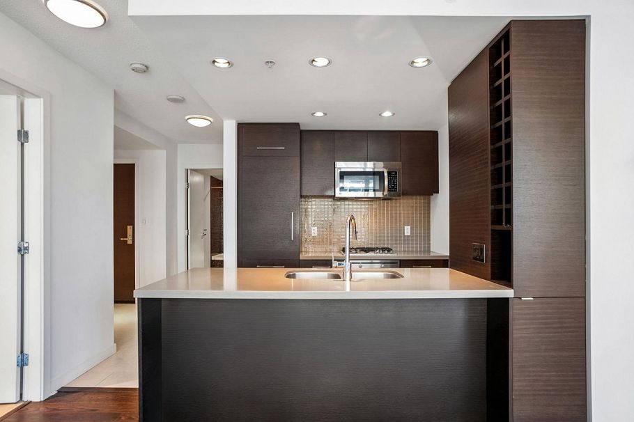 610 833 Homer Street Vancouver, BC - 2