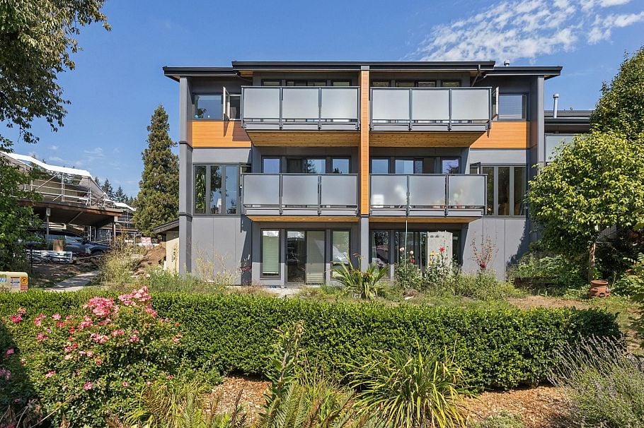 1084 Lillooet Road North Vancouver, BC - 2