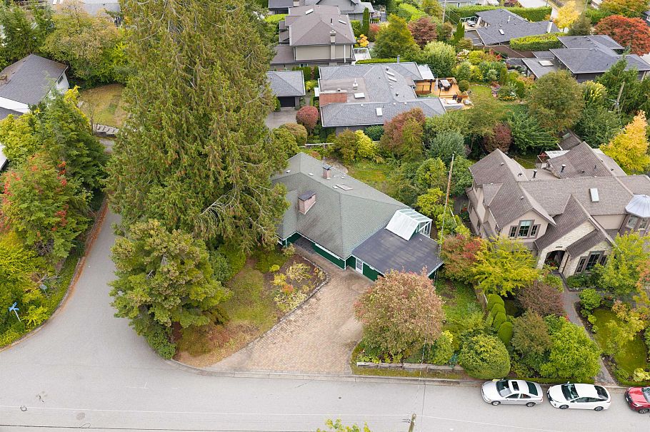 3692 Sunnycrest Drive North Vancouver, BC - 23
