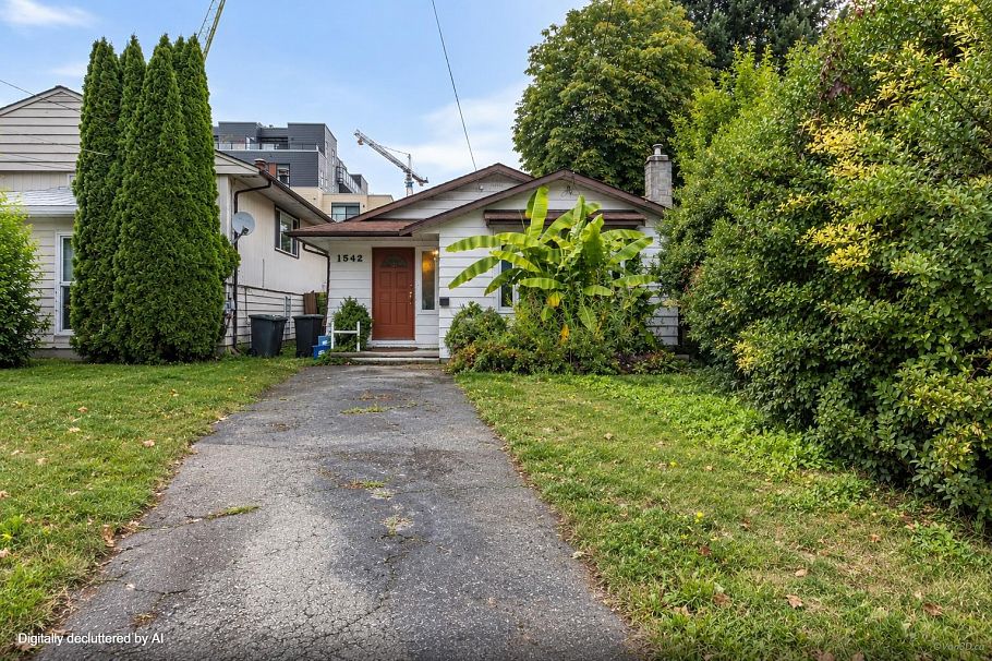 1542 Bond Street North Vancouver, BC - 1