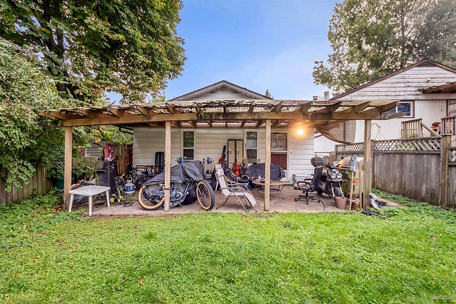 1542 Bond Street North Vancouver, BC - 12