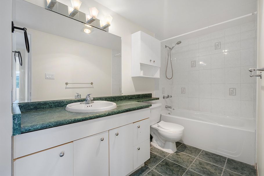 204 127 E 4th Street North Vancouver, BC - 13