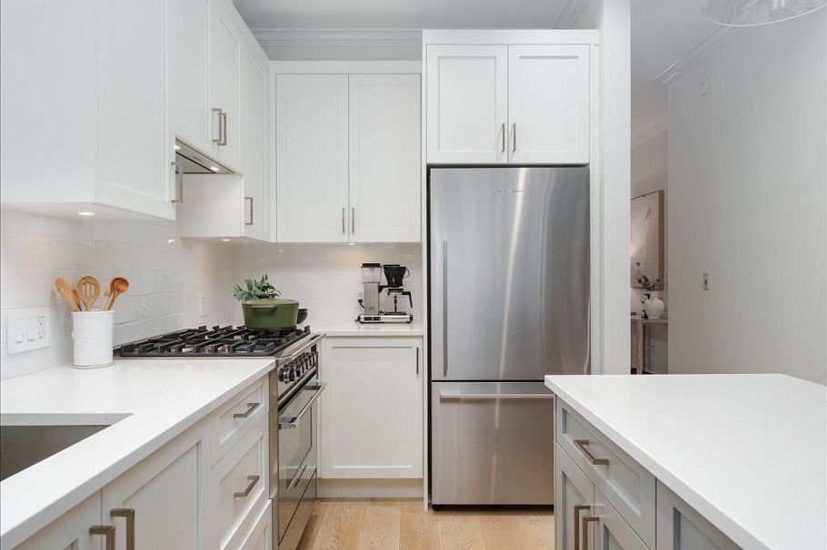 4448 W 8th Avenue Vancouver, BC - 5