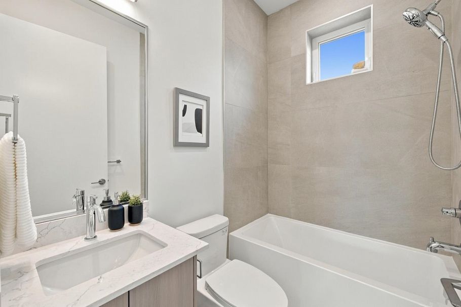 1 3183 Graveley Street Vancouver, BC - 28