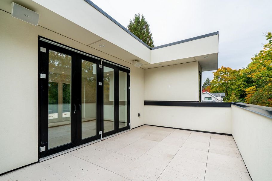 1 5061 Blenheim Street Vancouver, BC - 8