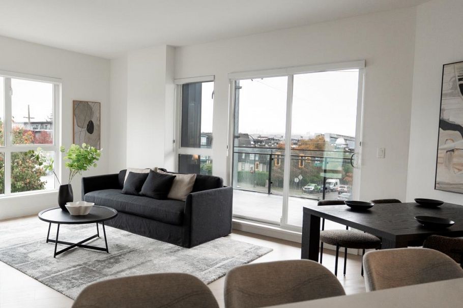 360 422 E 3rd Street North Vancouver, BC - 3