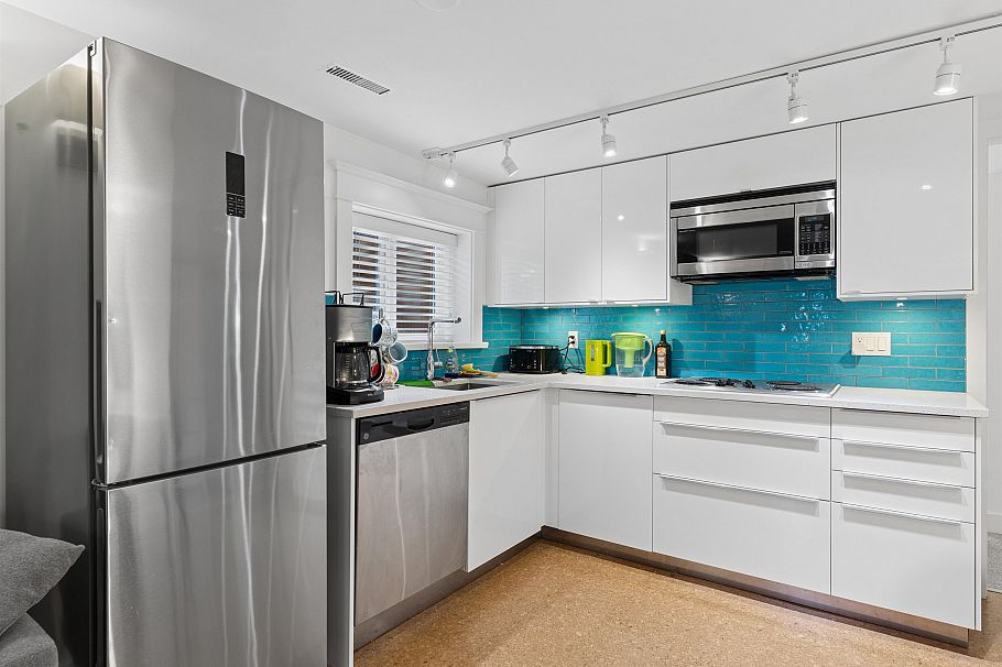 1204 E 14th Avenue Vancouver, BC - 24