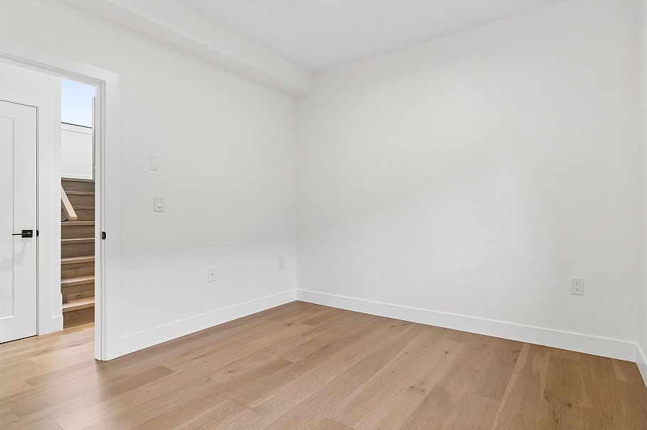1 878 E 37th Avenue Vancouver, BC - 16