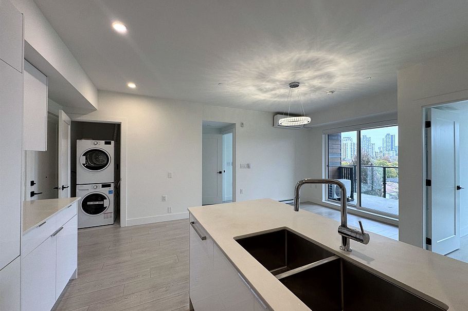 602 5399 Joyce Street Vancouver, BC - 5