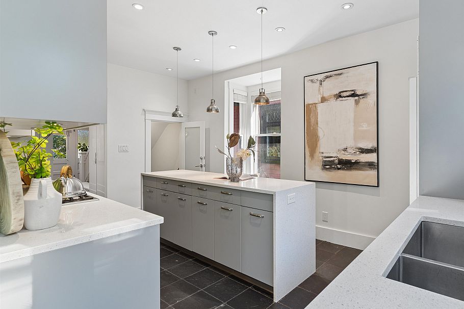1204 E 14th Avenue Vancouver, BC - 8