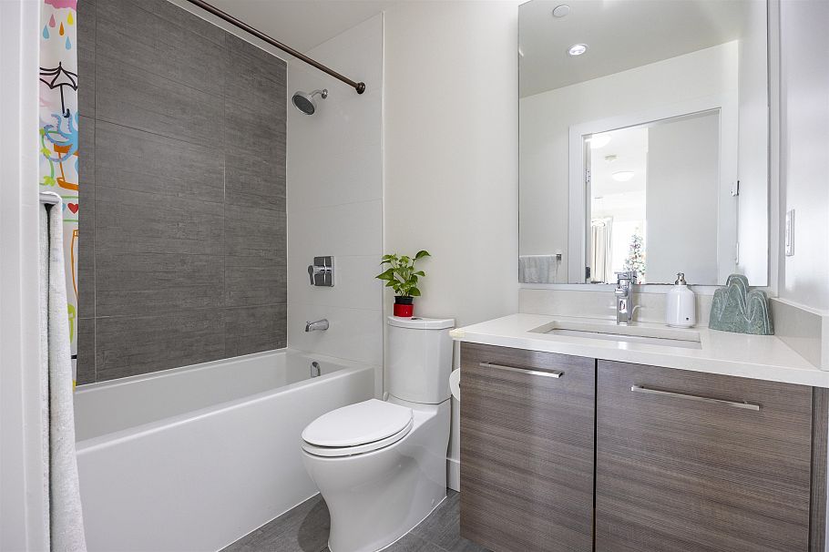 305 8580 River District Crossing Vancouver, BC - 18