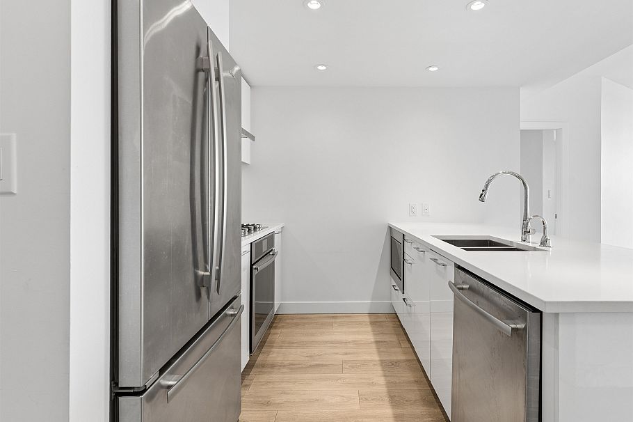 701 3557 Sawmill Crescent Vancouver, BC - 4