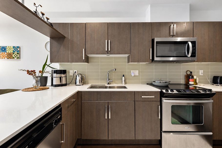 881 Salsbury Drive Vancouver, BC - 9