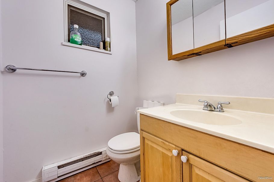 1542 Bond Street North Vancouver, BC - 14