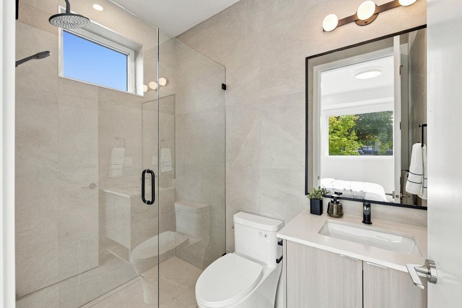 1 3185 Graveley Street Vancouver, BC - 22