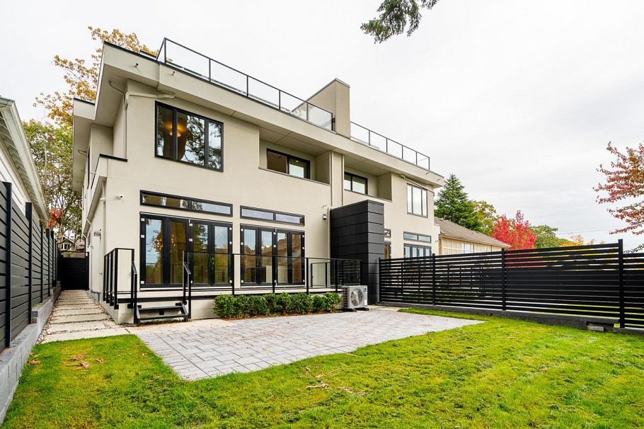 1 5061 Blenheim Street Vancouver, BC - 4