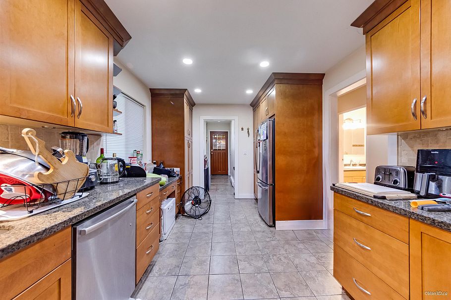 1542 Bond Street North Vancouver, BC - 9