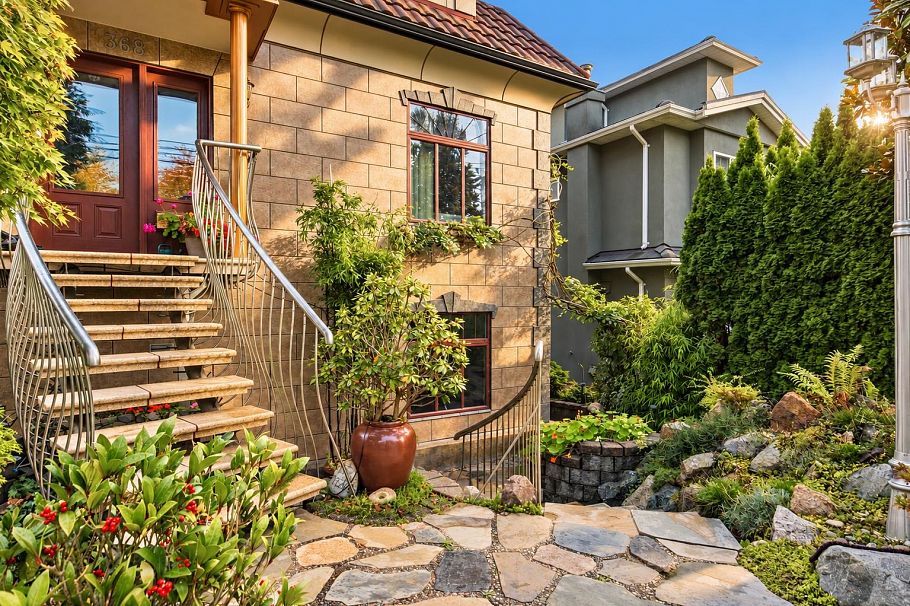 368 E 33rd Avenue Vancouver, BC - 3
