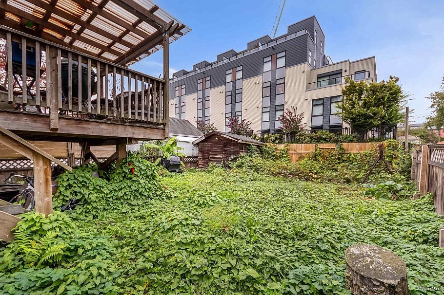 1536 Bond Street North Vancouver, BC - 3