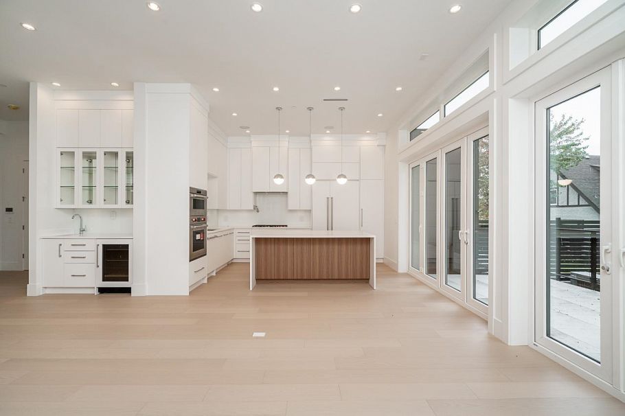 1 5061 Blenheim Street Vancouver, BC - 17