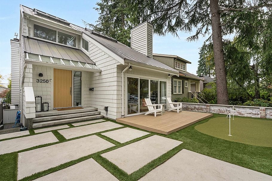 3250 W 37th Avenue Vancouver, BC - 1