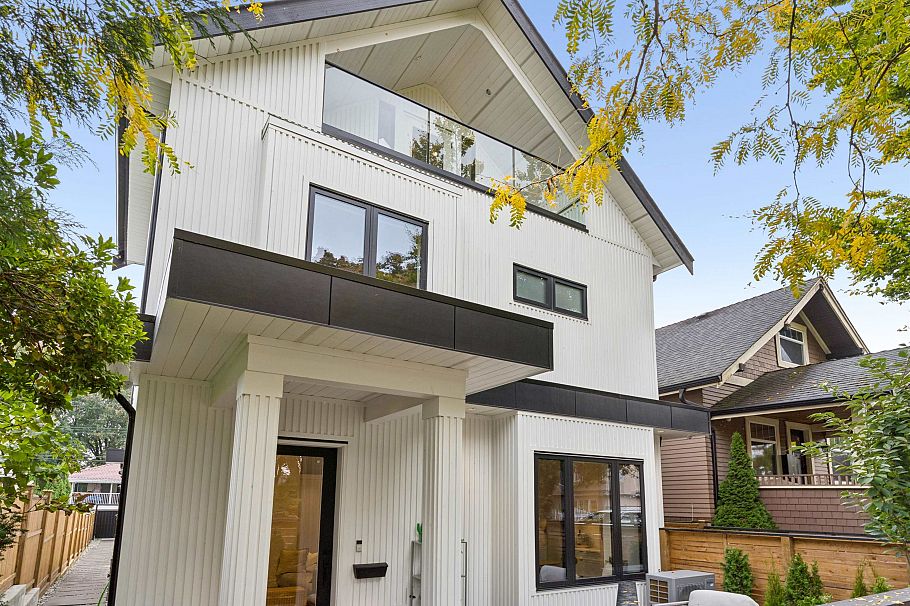 1 878 E 37th Avenue Vancouver, BC - 37