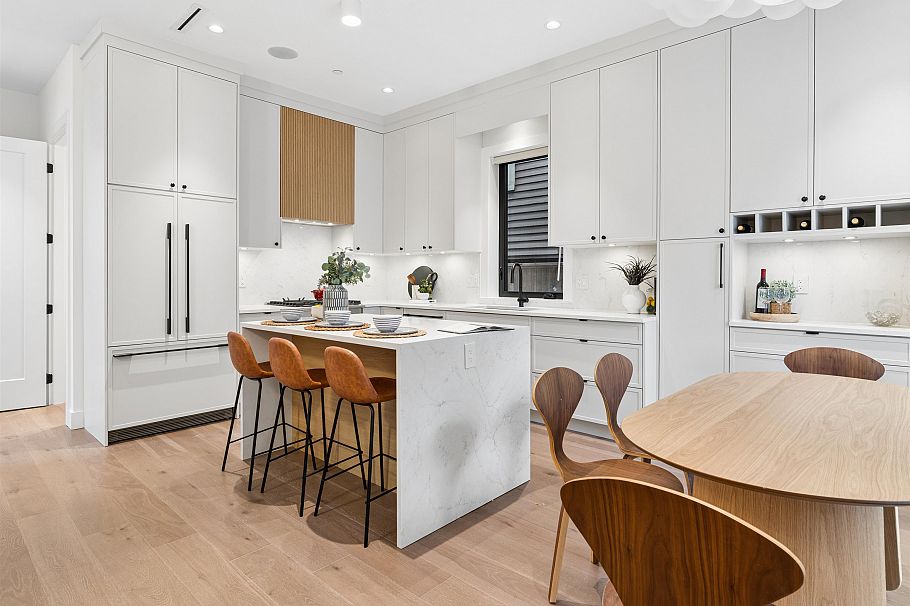 1 878 E 37th Avenue Vancouver, BC - 8