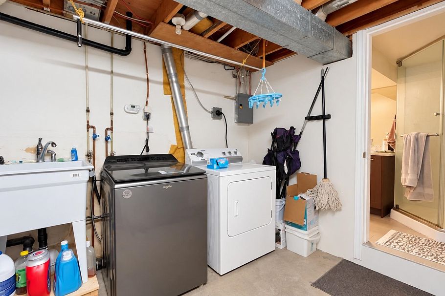 29 3417 E 49th Avenue Vancouver, BC - 27
