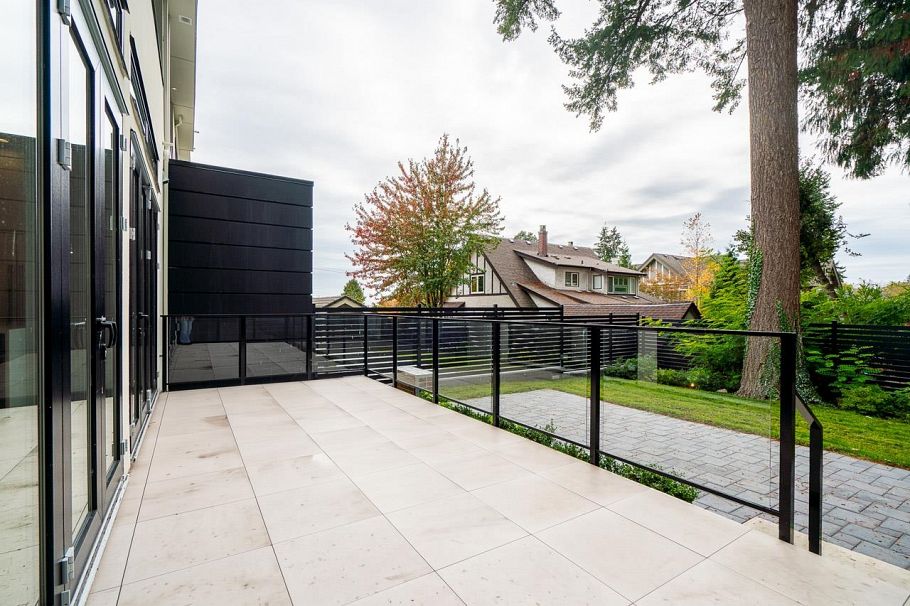 1 5061 Blenheim Street Vancouver, BC - 11